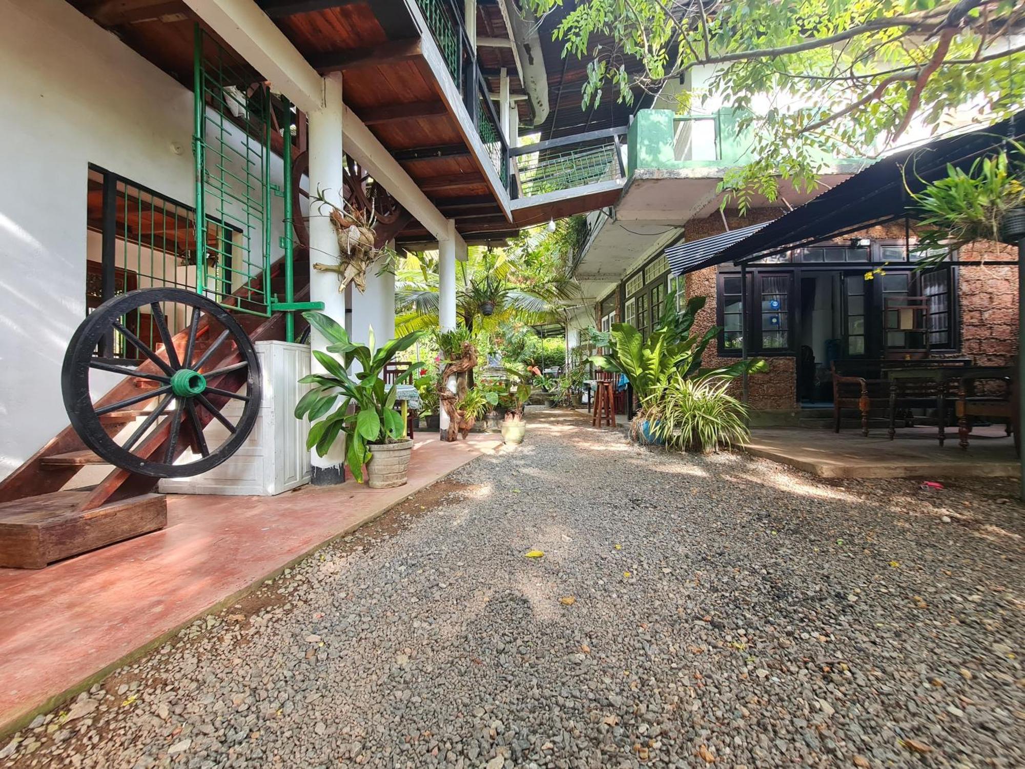 Hill Side Kings Villa Hikkaduwa Buitenkant foto