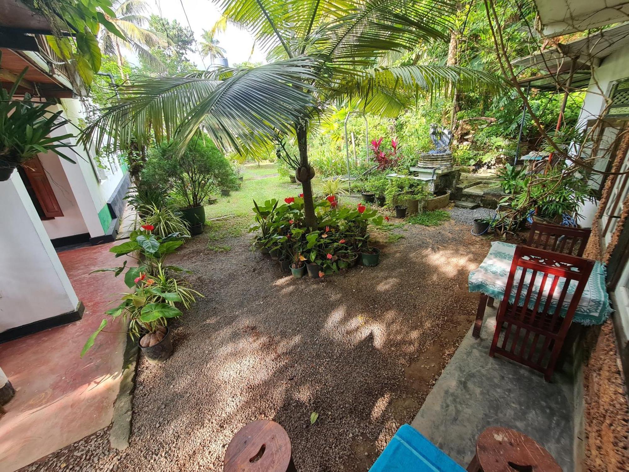 Hill Side Kings Villa Hikkaduwa Buitenkant foto